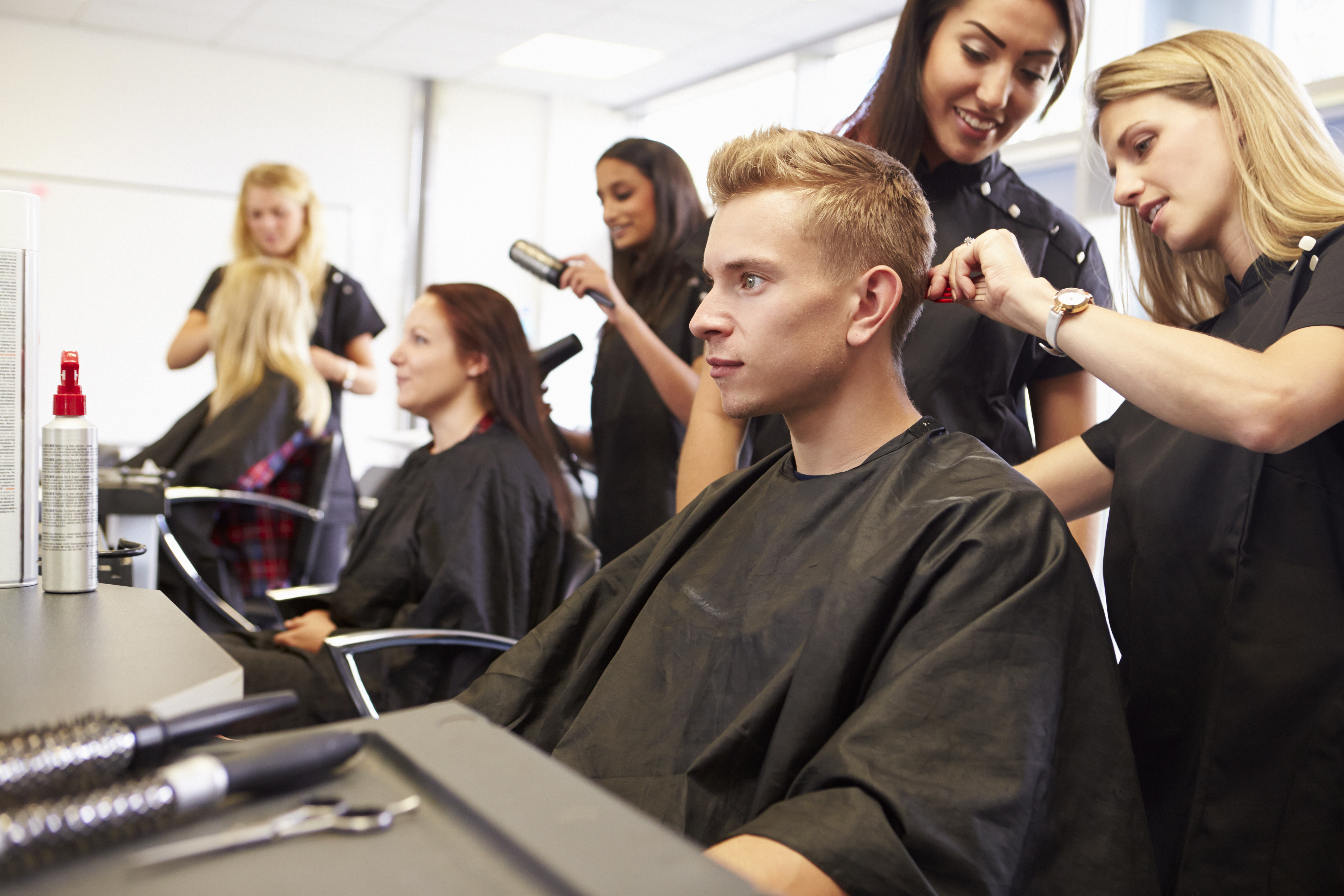 cms/images/new--friseur/Friseur.jpg cms/images/new--friseur/Friseur.jpg